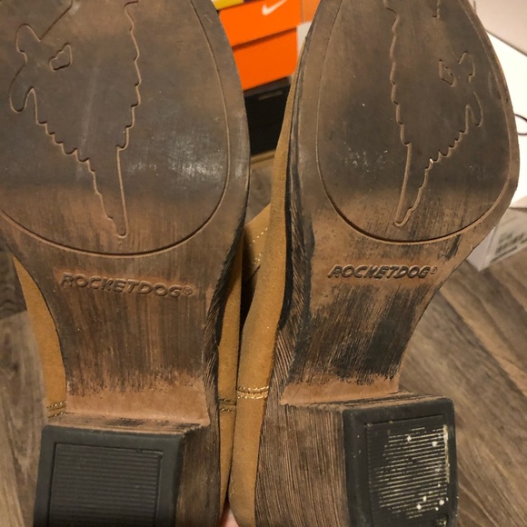 Rocket dog booties. Tan colour. Like new - Picture 4 of 5